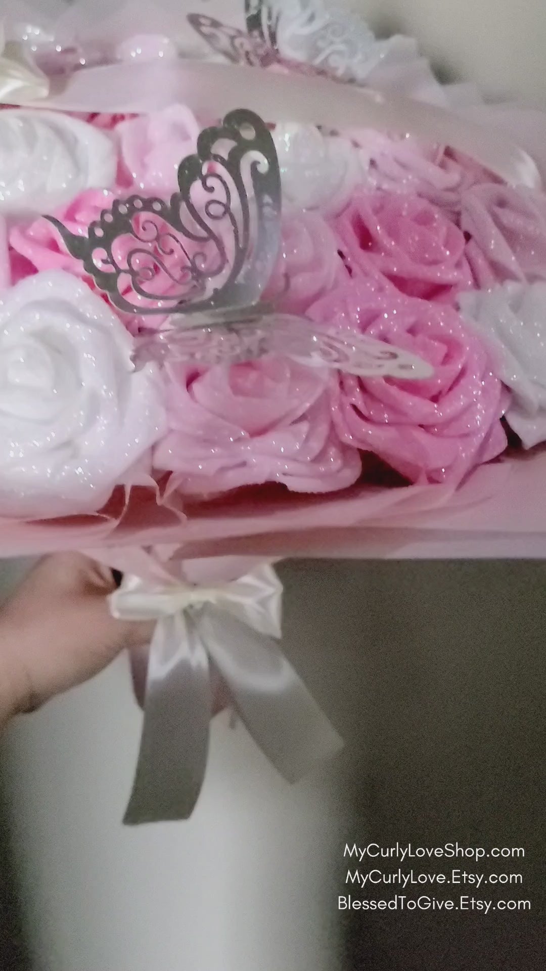Bouquet comes as shown:
(25 Roses, Personalized Ribbon, 2 Silver Butterflies and Heart Embellishment Included). 
Lights are additional. See selection.