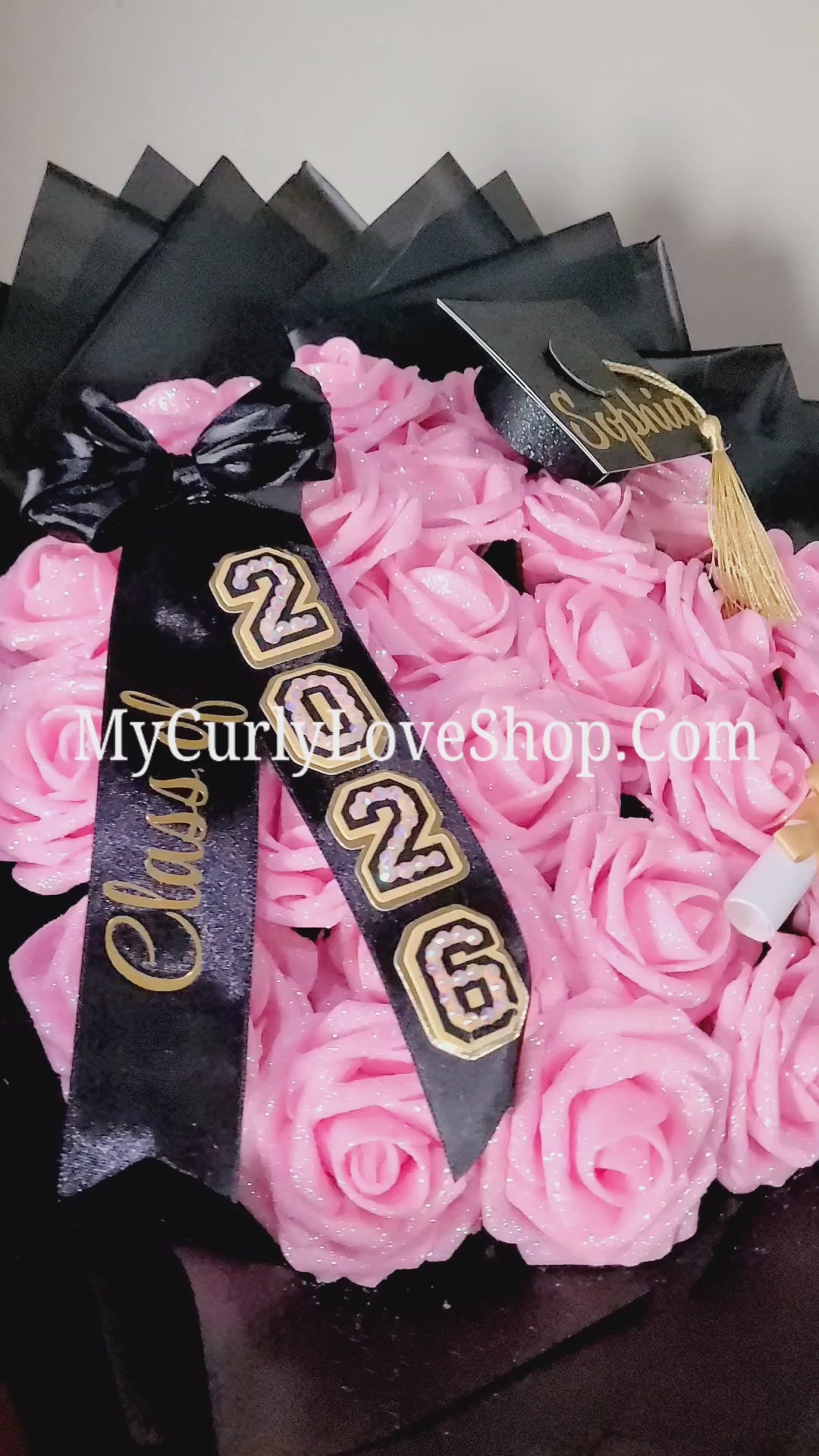 Graduation Bouquet comes with Personalized Graduation Cap, Diploma Embellishment, and Class of 2026 Ribbon. Lights are additional, see selection.&nbsp;