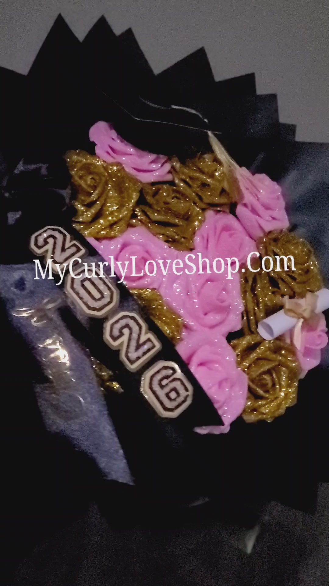 Graduation Bouquet comes with Personalized Graduation Cap, Diploma Embellishment, and Class of 2026 Ribbon. Lights are additional, see selection.&nbsp;