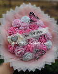 Bouquet comes as shown:
(25 Roses, Personalized Ribbon, 2 Silver Butterflies and Heart Embellishment Included). 
Lights are additional. See selection.