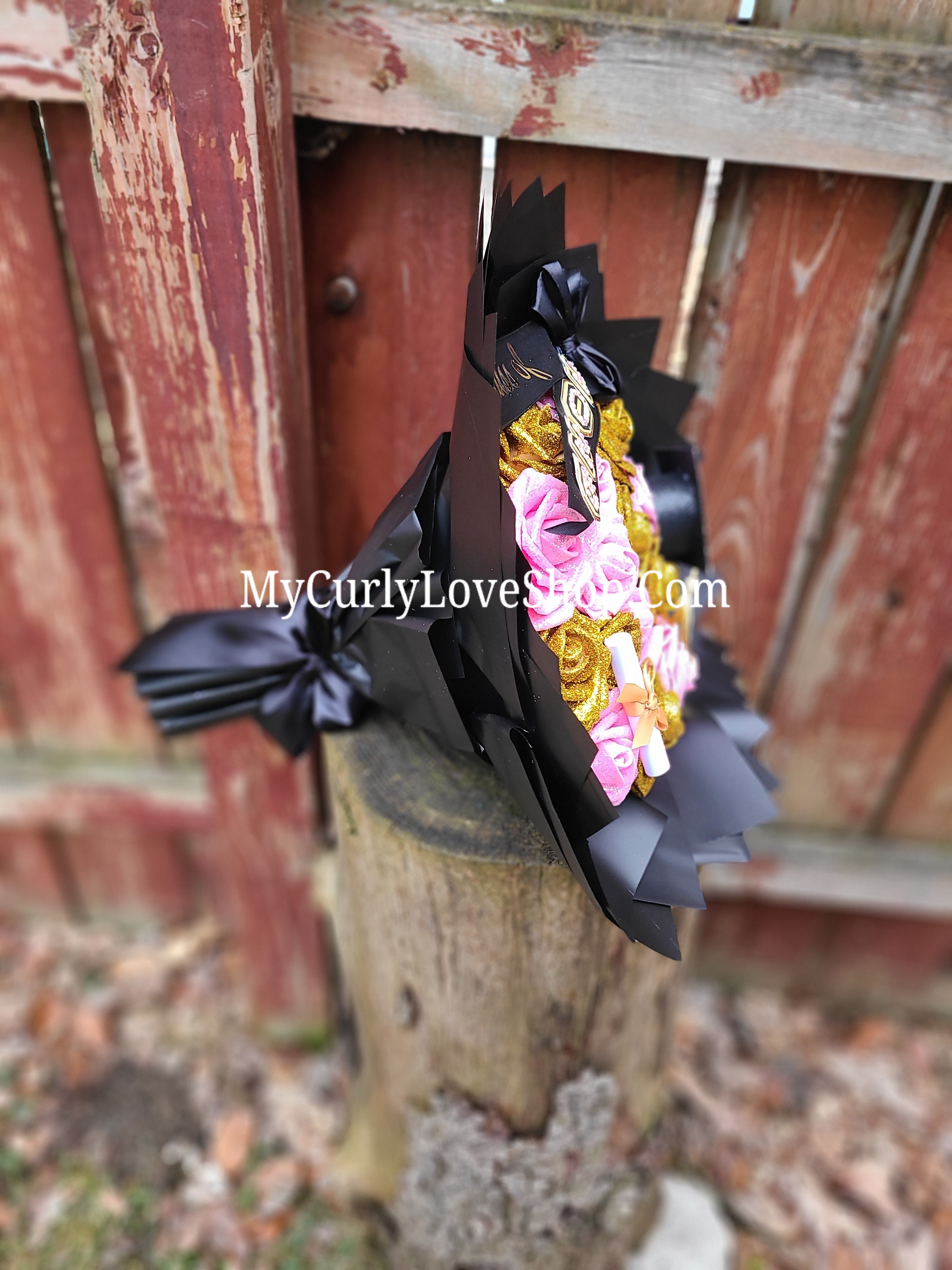Graduation Bouquet comes with Personalized Graduation Cap, Diploma Embellishment, and Class of 2026 Ribbon. Lights are additional, see selection.&nbsp;