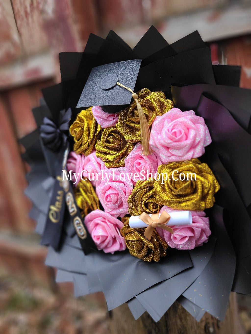 Graduation Bouquet comes with Personalized Graduation Cap, Diploma Embellishment, and Class of 2026 Ribbon. Lights are additional, see selection.&nbsp;