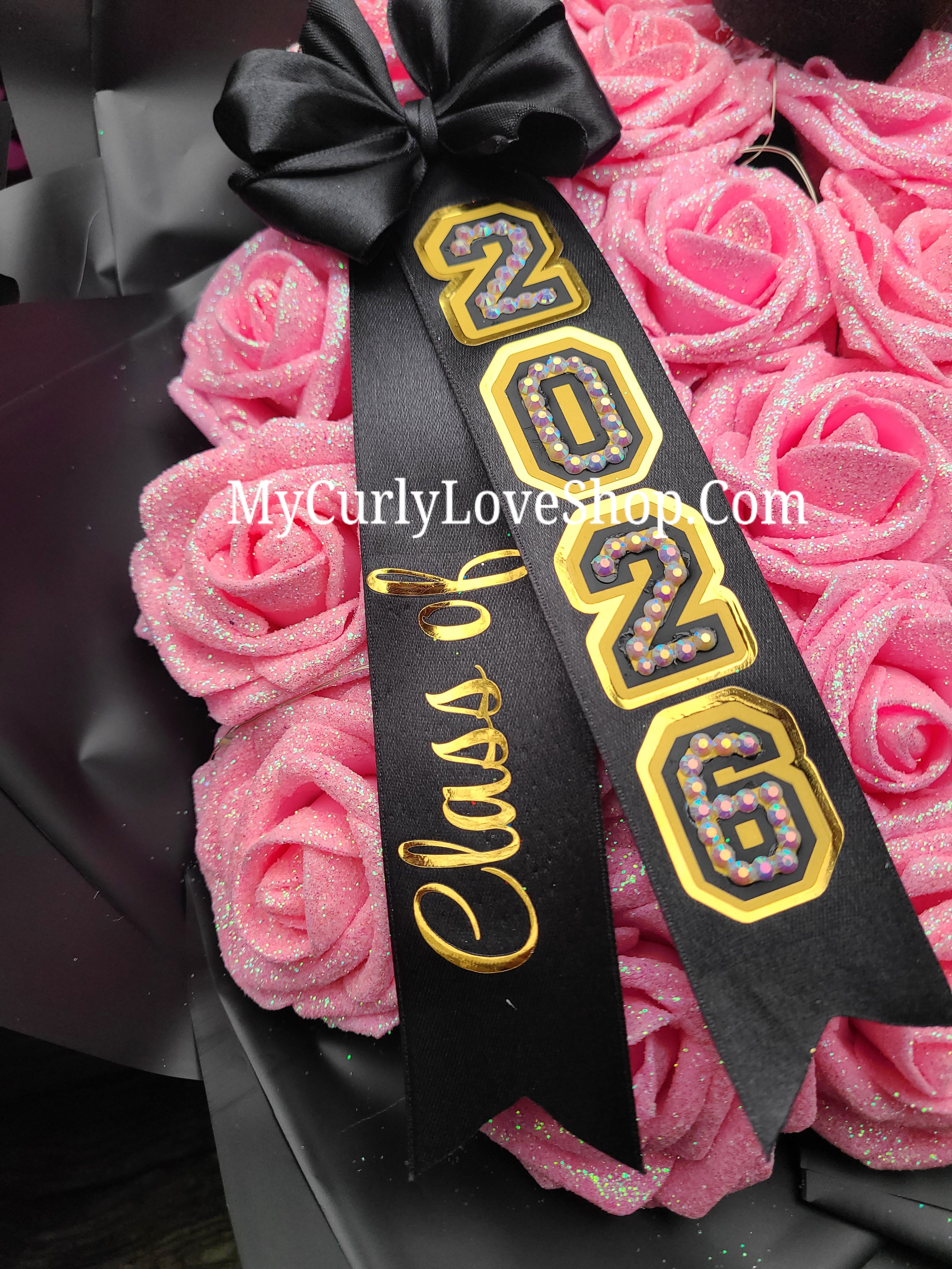 Graduation Bouquet comes with Personalized Graduation Cap, Diploma Embellishment, and Class of 2026 Ribbon. Lights are additional, see selection.&nbsp;