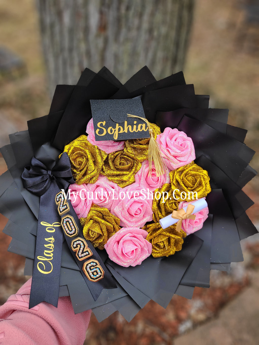 Graduation Bouquet comes with Personalized Graduation Cap, Diploma Embellishment, and Class of 2026 Ribbon. Lights are additional, see selection.&nbsp;
